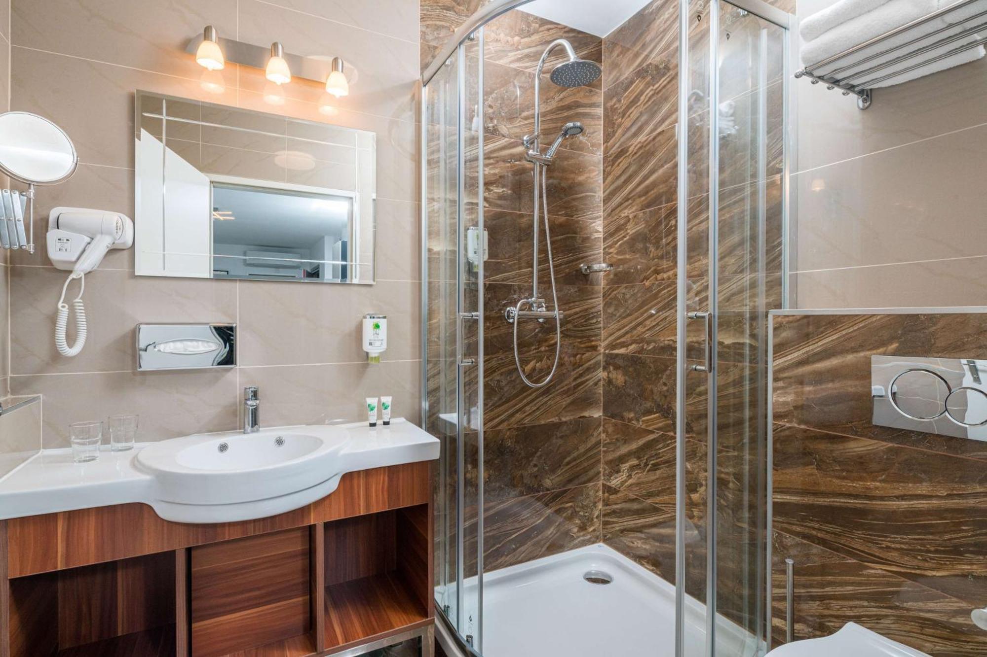 Best Western Plus Celebrity Suites Виена Екстериор снимка